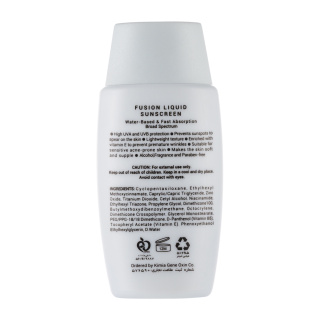 ضد آفتاب بی‌رنگ اصل ژیناژن مدل Fusion Liquid با SPF50، مناسب پوست چرب و مستعد آکنه، با بافت سبک و جذب سریع