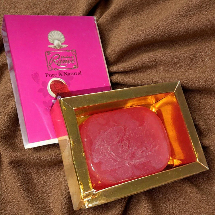 صابون زعفران اصل با خاصیت روشنکننده طبیعی، مناسب برای پوست صورت و بدن، تولید شده از زعفران خالص و با کیفیت