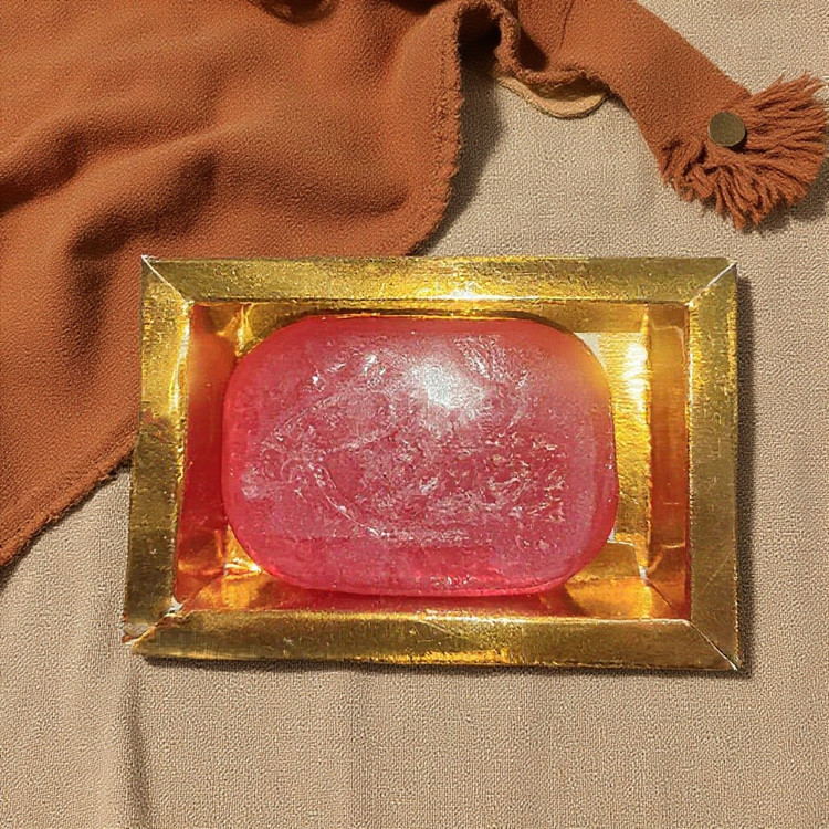 صابون زعفران اصل با خاصیت روشنکننده طبیعی، مناسب برای پوست صورت و بدن، تولید شده از زعفران خالص و با کیفیت